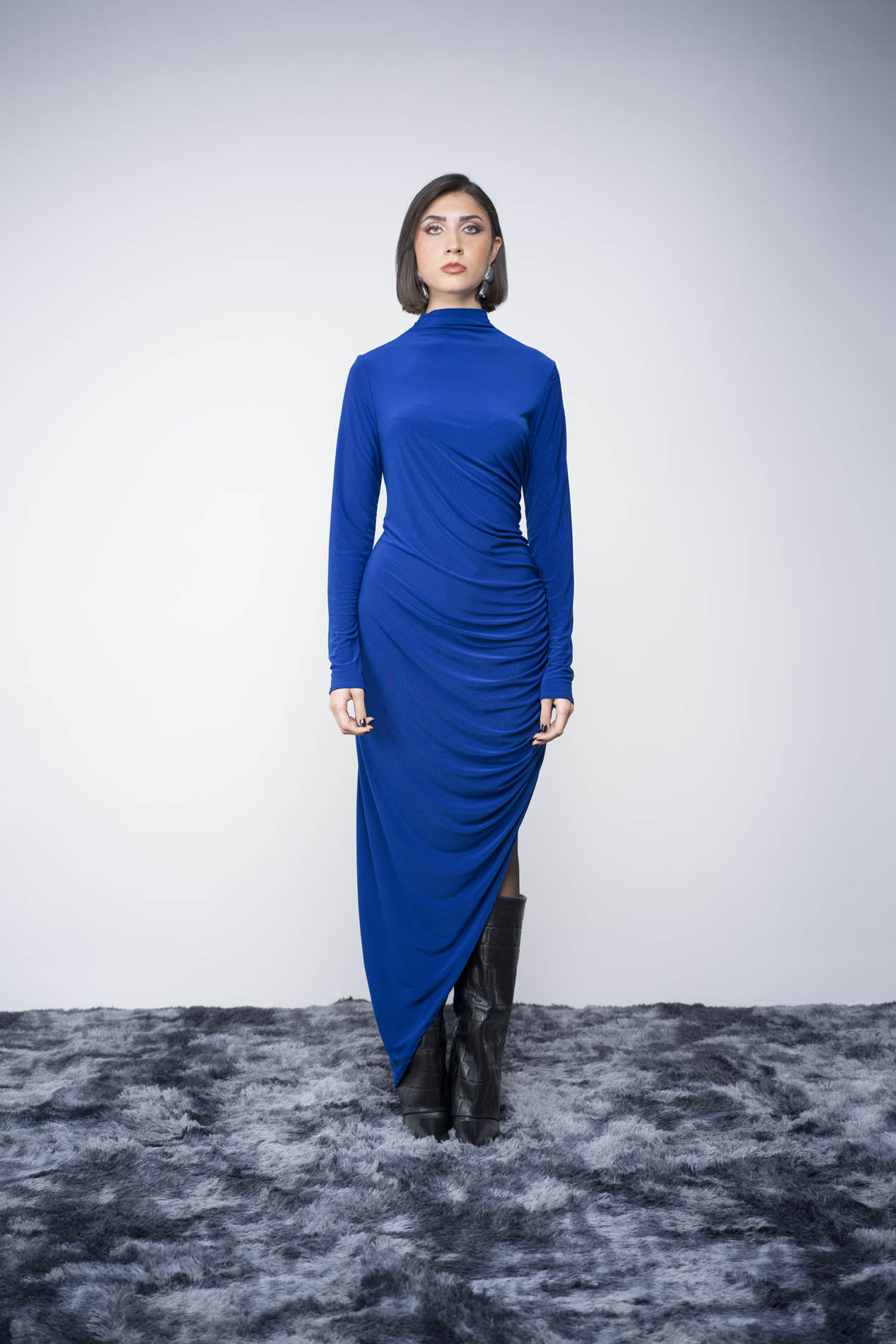 1. Abito Asimmetrico Blu Fronte