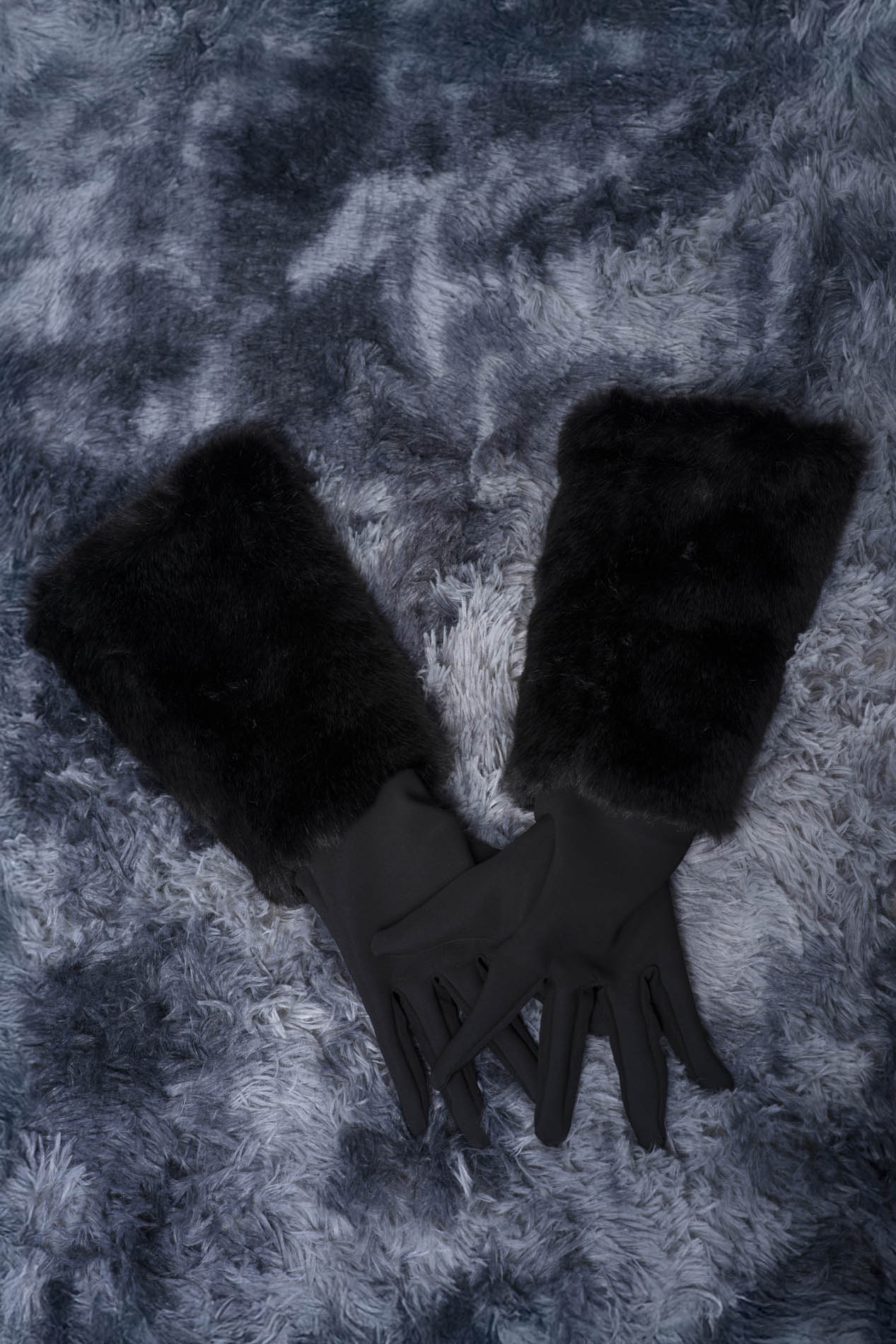 1. Guanti Neri Fronte