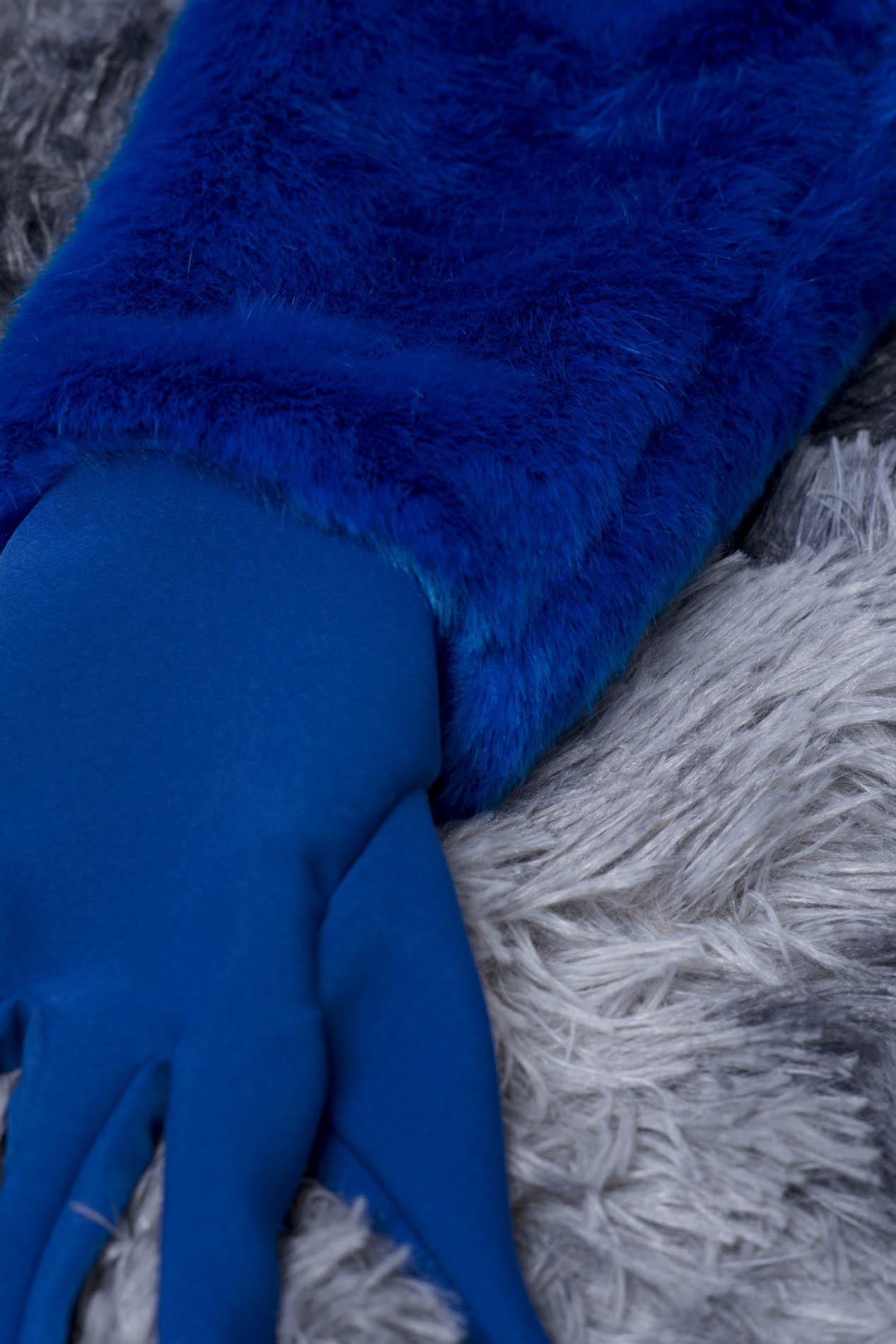 2. Guanti Blu Dettaglio